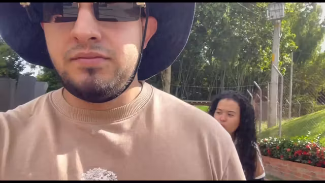 chupo su polla y me chupa mi coño colombiano musculoso