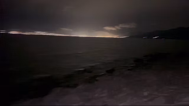 Трахаю девушку на берегу моря , романтика и сперма внутри