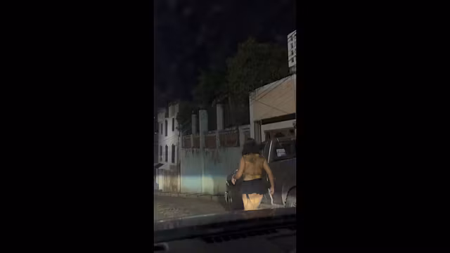 Upskirt en el Pipila, enseño mi rico culote en el pipila, mientras la gente me observa
