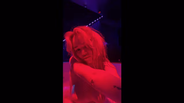Are you into horny girls? 🖤
