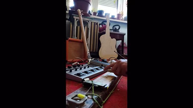 Dirty Sound Magnet - DIY Diddley Bow Riff