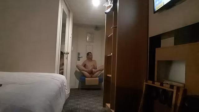toejober jerk off with my feet 3