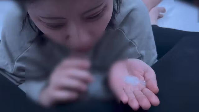 裏スジ舐めに特化したエロ舌でフェラする女の子♡cum in mouth sperm