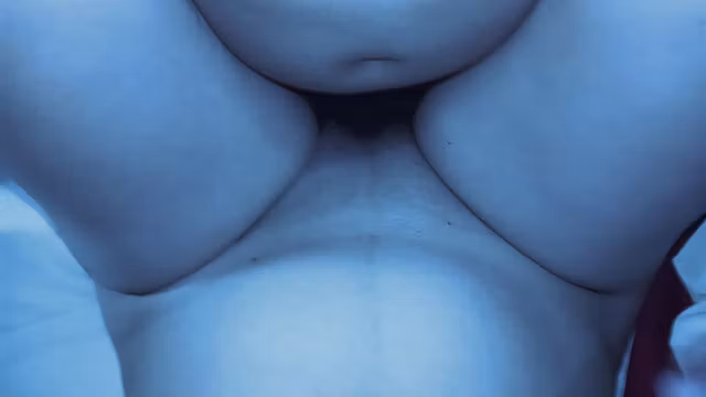 Hermosa joven en tacones es follada por su jefe