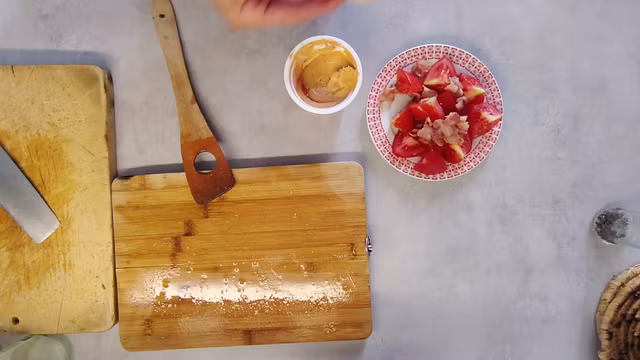 Preparing THEm Tomato Sauce - With a Lil bit of ONION
