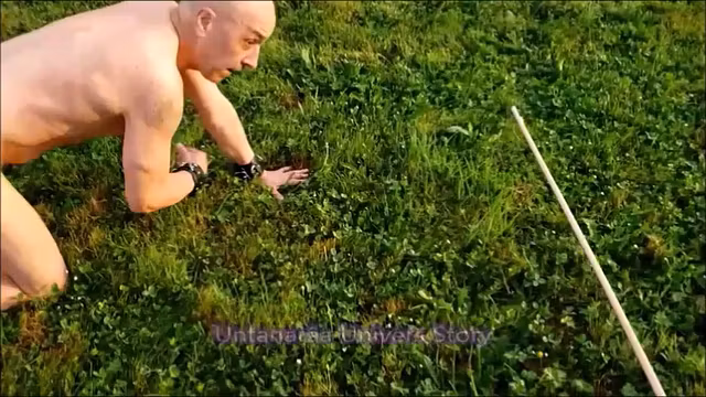 VOST engl - Training du matin dans le jardin avec un bâton.