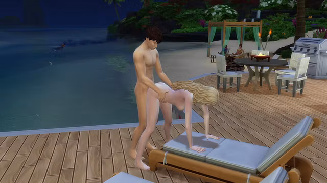 Casal se empolga em dia na praia