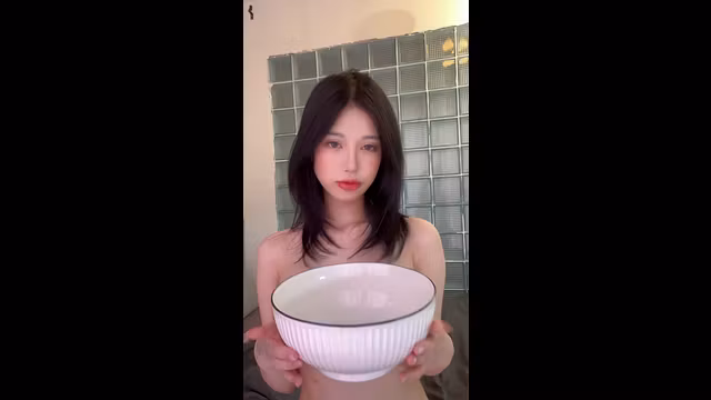 Want u to fuck my  pink pussy 🍆