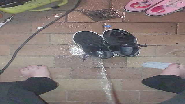 shoepissfun