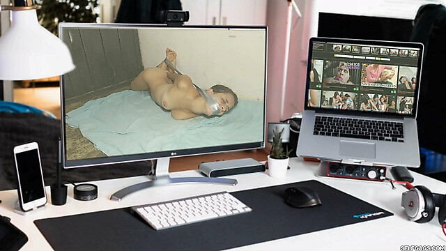 Selfgags