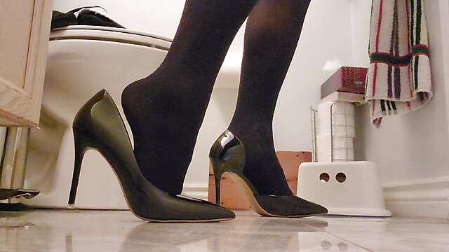 heelsncum