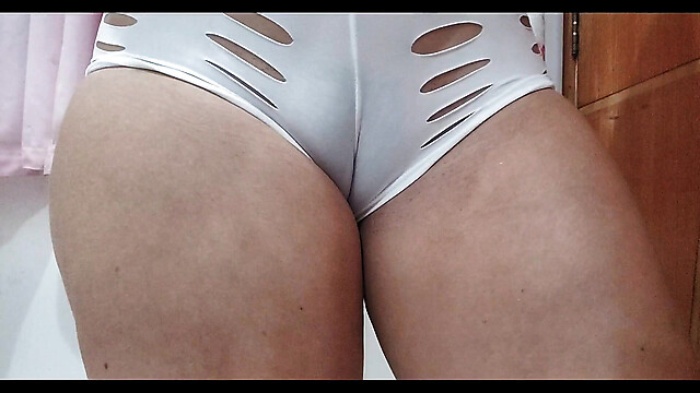 PriWifeCameltoe