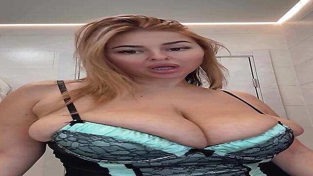 marinajuicyblonde