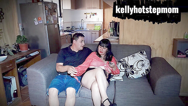 Kellyhotstepmom