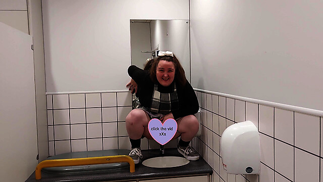 WALLYWHORE