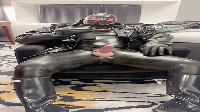 RubberBootsBull