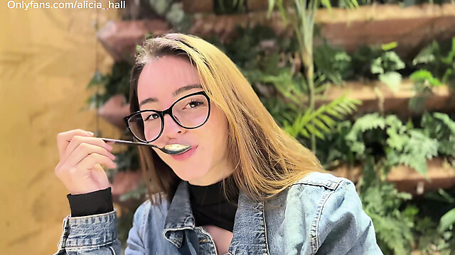 Alicia_Hall