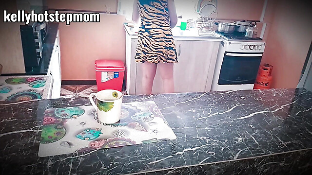 Kellyhotstepmom