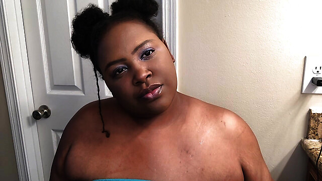 TrinaFoxx
