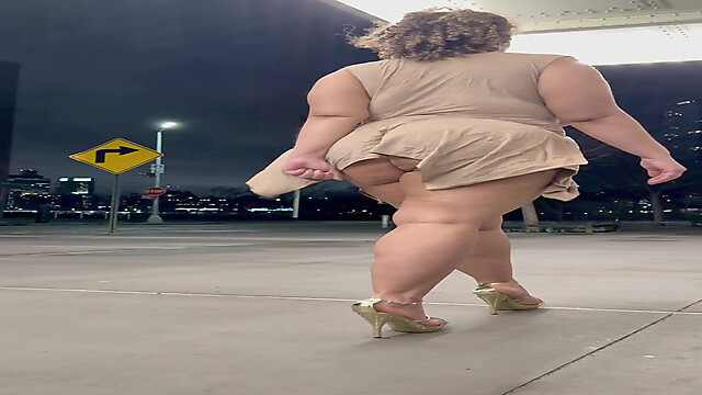 BoricuaLegTeaseQueen