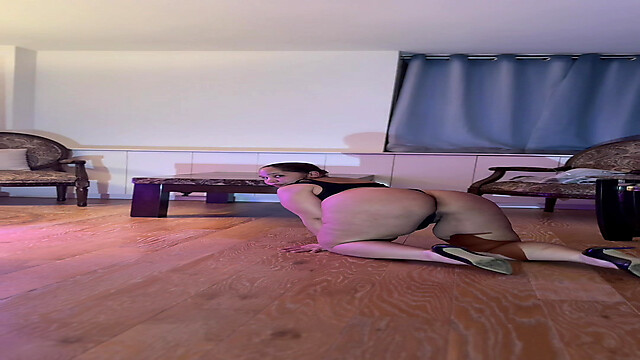 BoricuaLegTeaseQueen