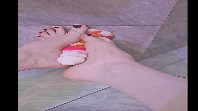 BlackHairPaleSkinPlz