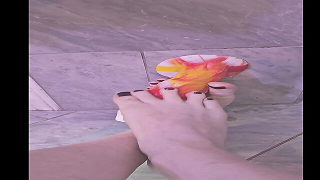 BlackHairPaleSkinPlz