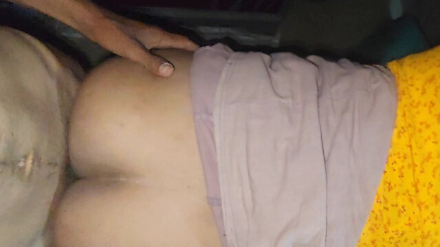 VILLAGE_COUPLE_SEXY