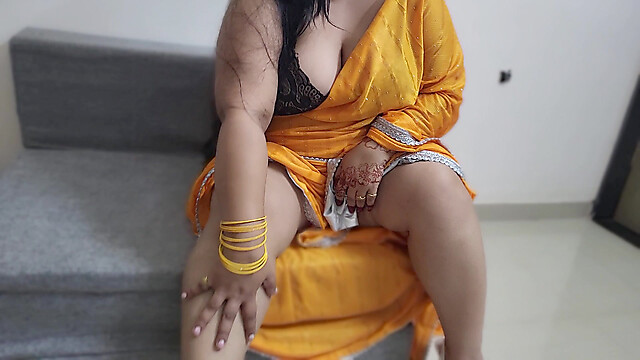 hot_pavitra