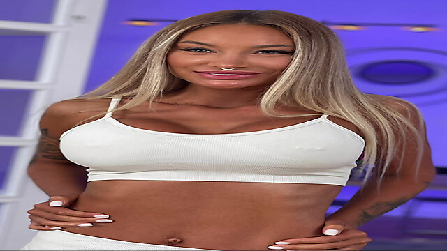 MonikaFox