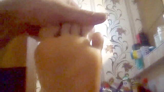 FuckedFeet_by_Shadow