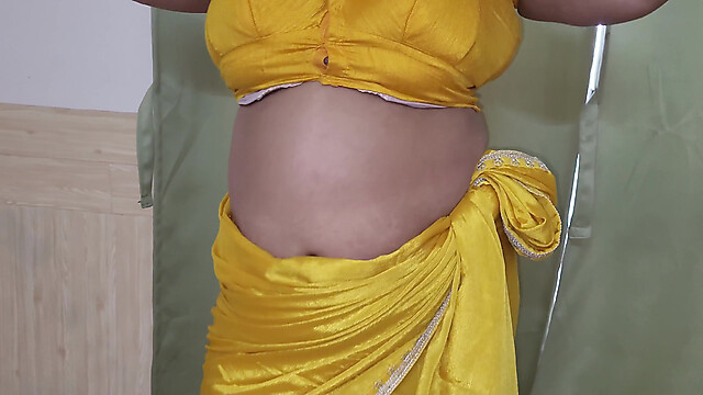hot_pavitra