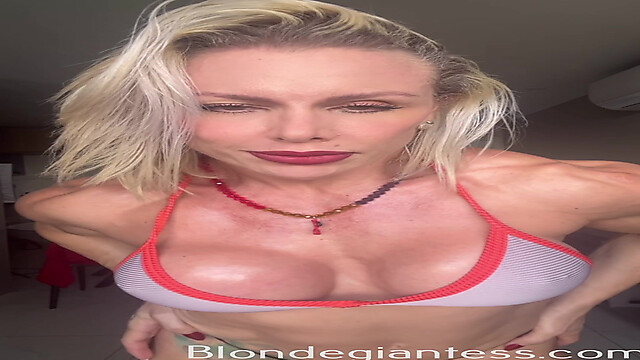 BlondeGiantess
