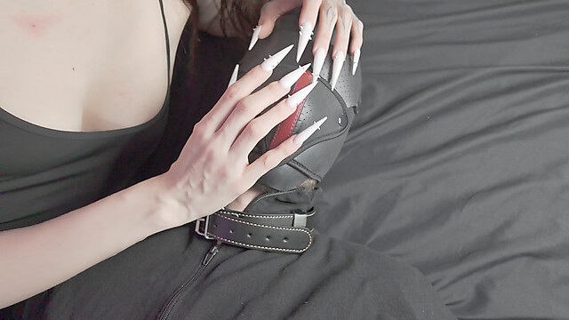 Mistress_long_nails