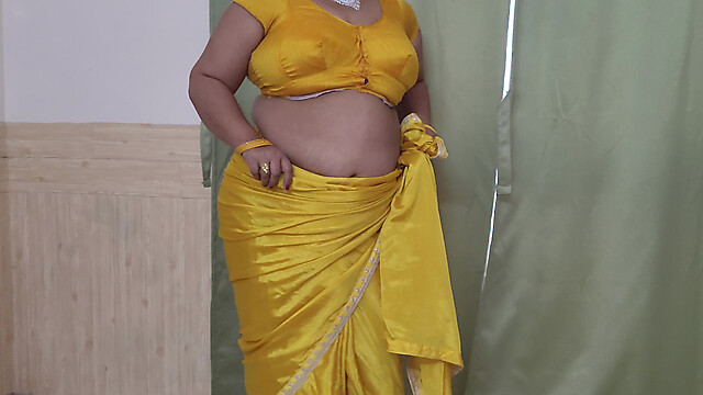 hot_pavitra
