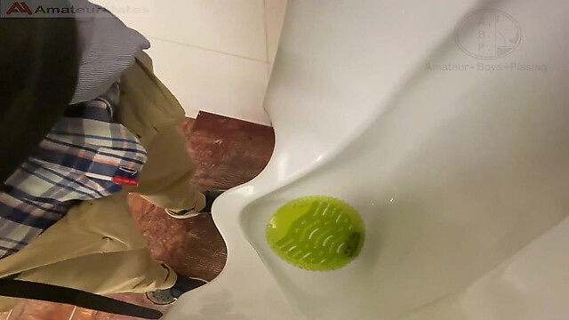 AmateurBoysPissing