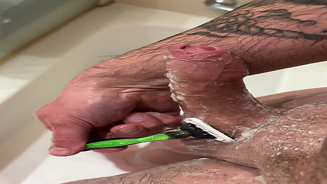 Uncut_veiny
