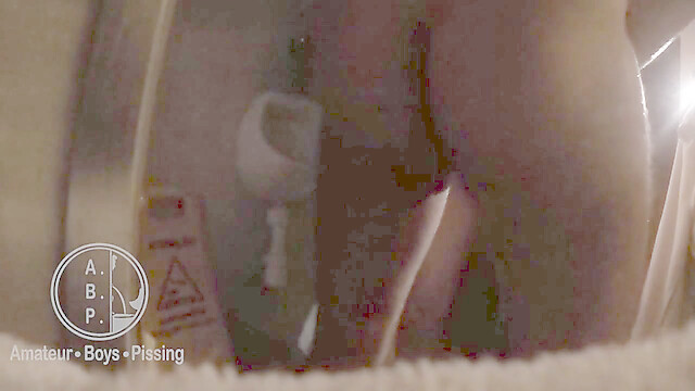 AmateurBoysPissing