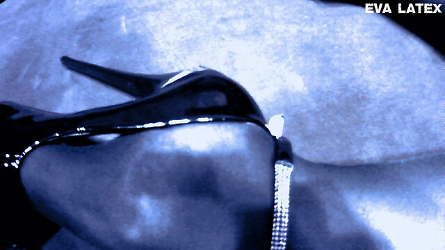 Eva_Latexxx