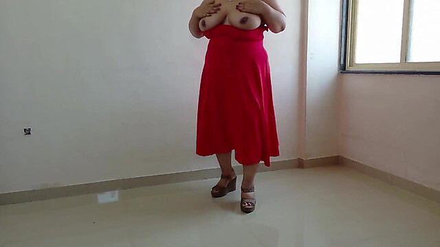 hot_pavitra
